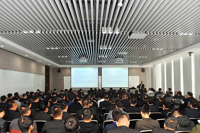 講課.jpg 講課.jpg