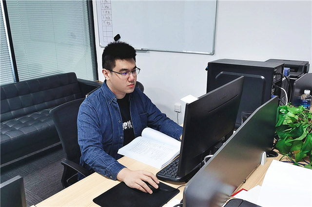 顧亮_副本.jpg 顧亮_副本.jpg